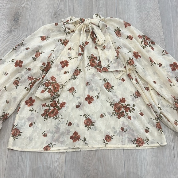 RED DRESS floral blouse with bow tie in the back. Never worn. - Picture 2 of 4